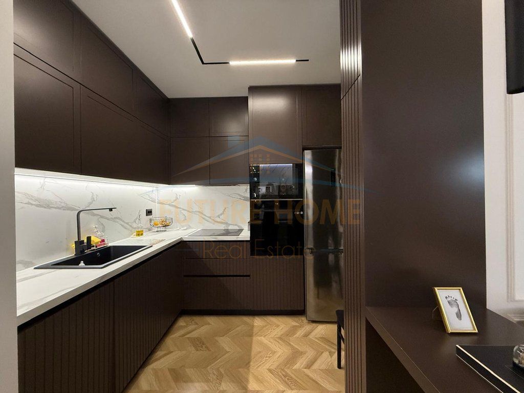 Shitet, Apartament 2+1+2, Kopshti Botanik, Tiranë