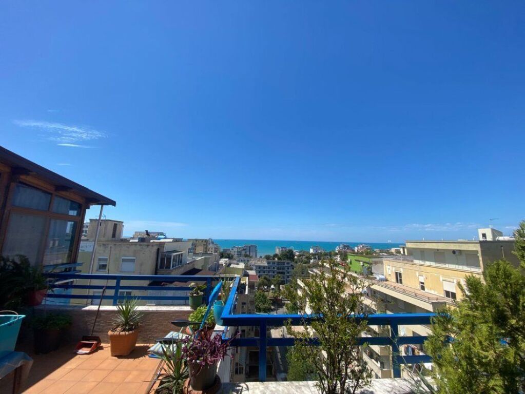 SHITET PAPAFINGO 2+1+2 PLAZH DURRES 135000 EURO​ 135 000EUR