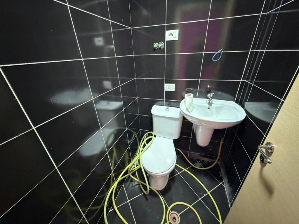 Ambient biznesi per  qira ne Astir.