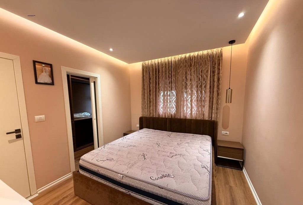 APARTAMENT ME QERA TEK SHESHI WILSON!