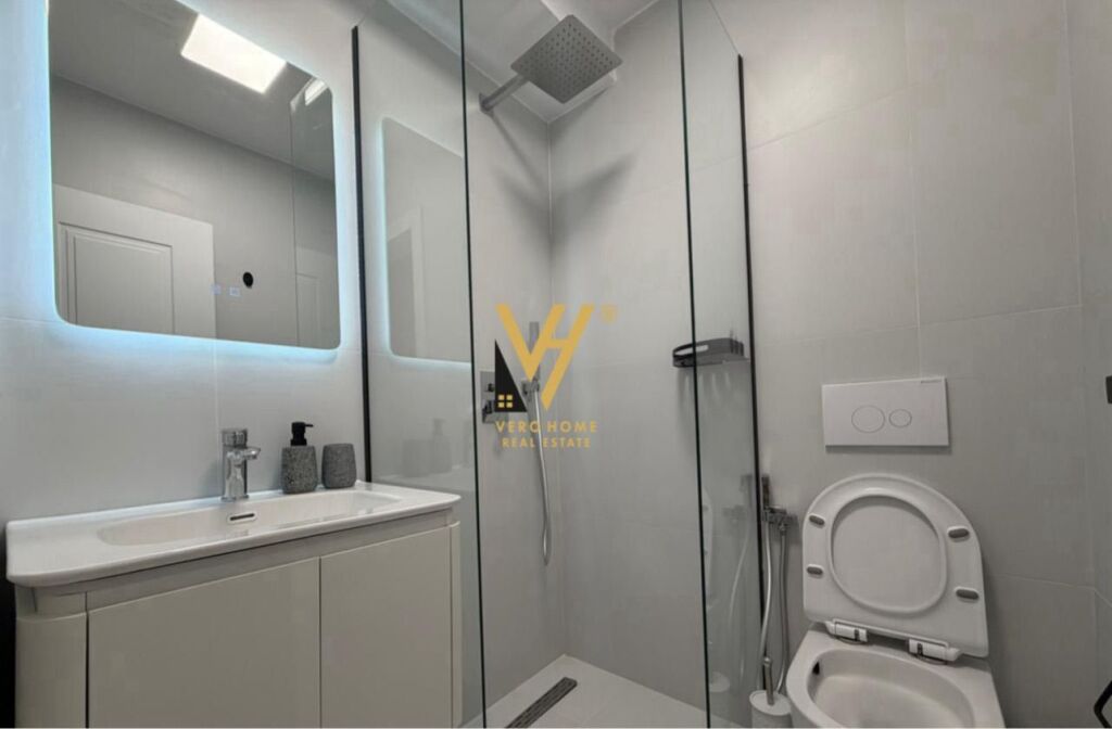 VENDESI 2 MONOLOCALI AL 21 DICEMBRE 200.000 EURO