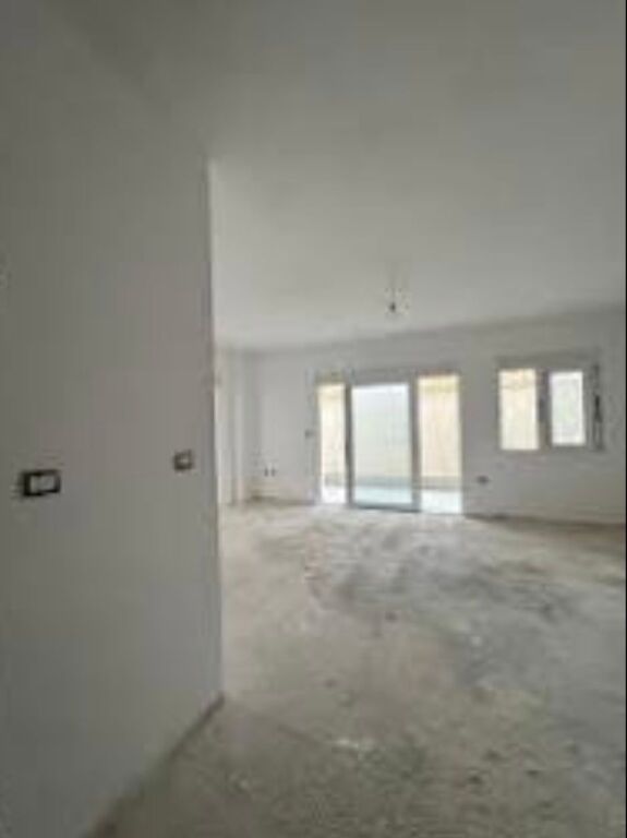 SHITET APARTAMENT 1+1+ POST PARKIMI  NE SARANDE