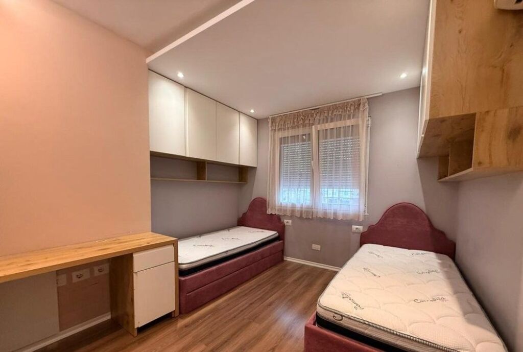 APARTAMENT ME QERA TEK SHESHI WILSON,TIRANA E RE