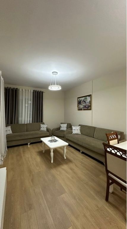 5 Maj apartament me qera 1+1