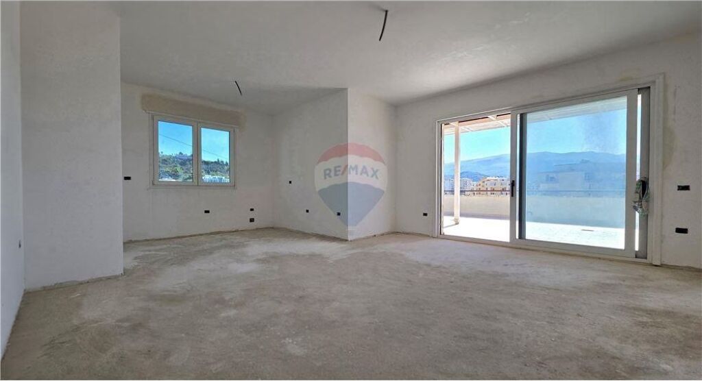 🏡 DUPLEX IN VENDITA – vicino alla Chiesa Ortodossa, Vlora