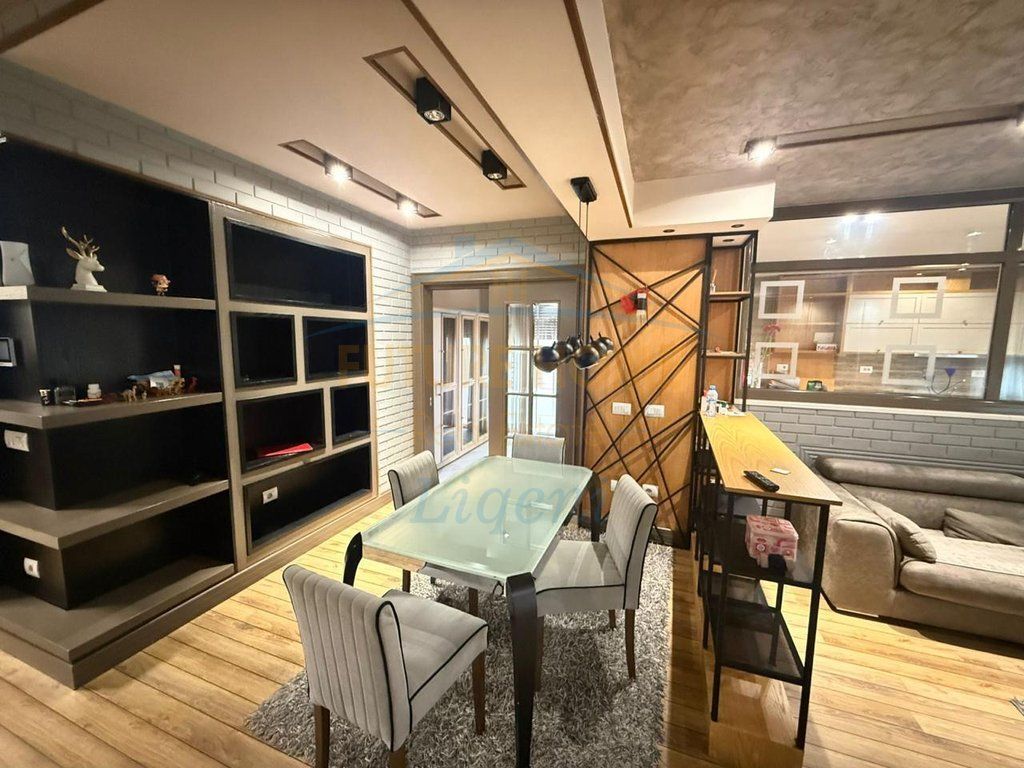 Qera, Apartament 3+1+2, Myslym Shyri, Tiranë