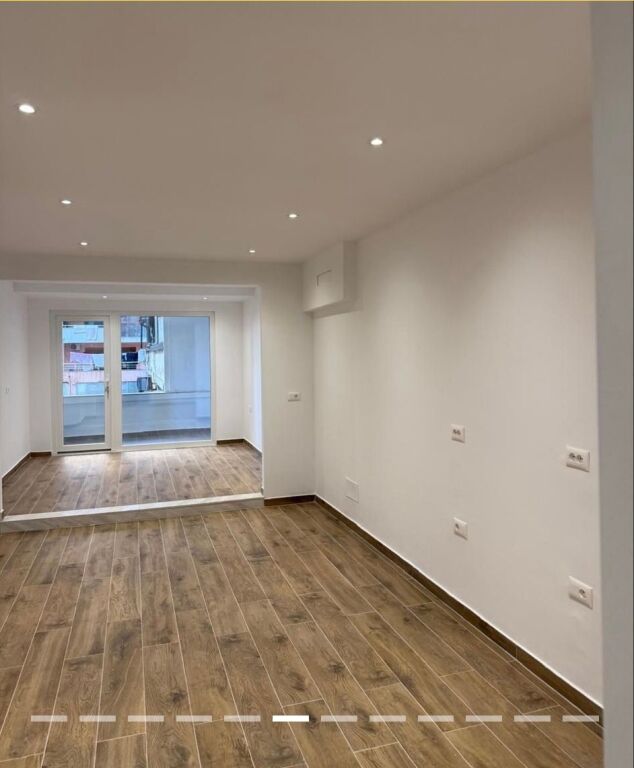 Apartment for office, at the criminal court train station, 800 euros