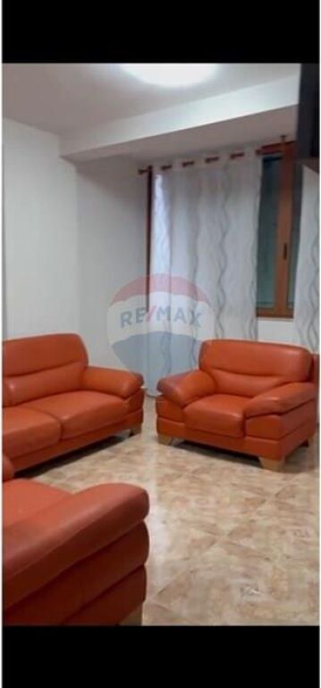Jepet Apartament 2+1 me Qira te Rr.Him Kolli