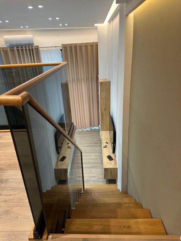 Jepet me qera duplex ne astir