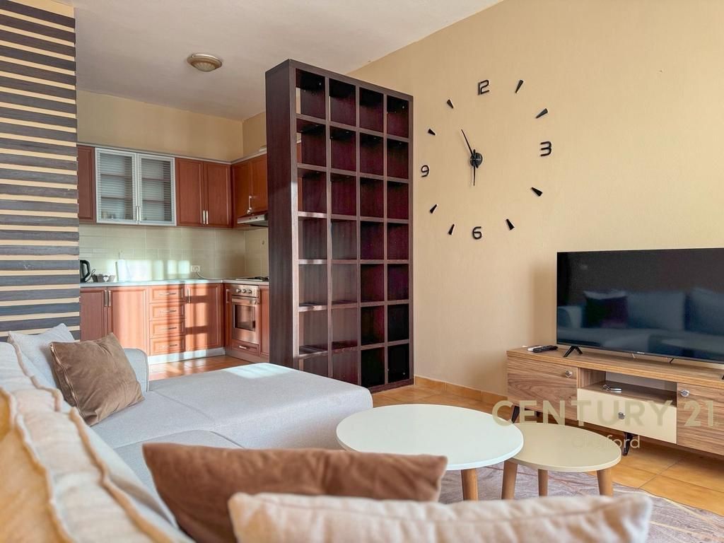 Apartment 1+1+Parking Space for rent on Barricades Street