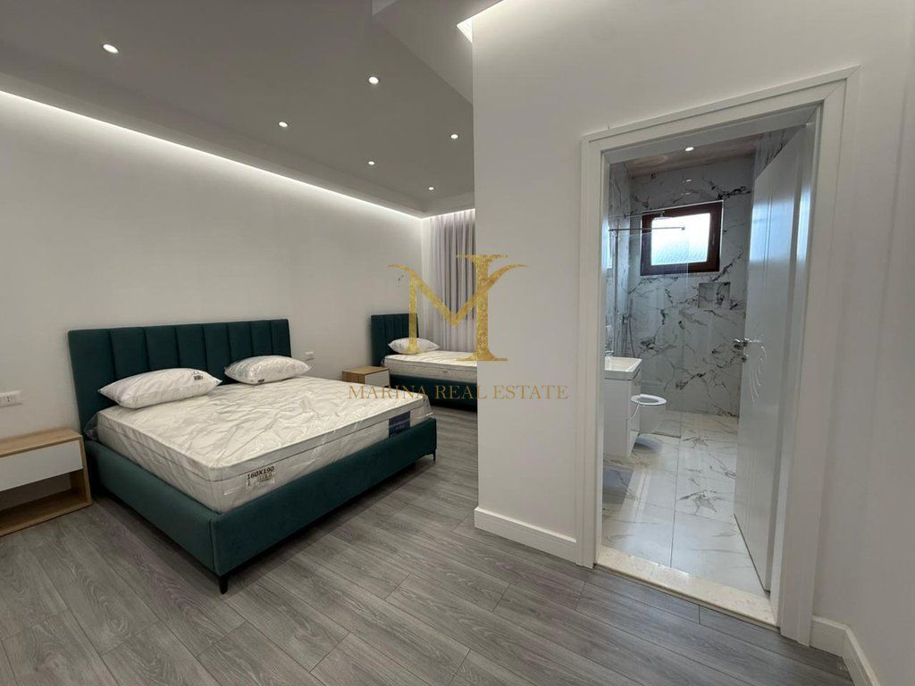 Mini Hotel 3-Katësh me 16 Dhoma + Bar-Kafe, pranë rrethrrotullimit në Plepa – 2,000 €/Muaj