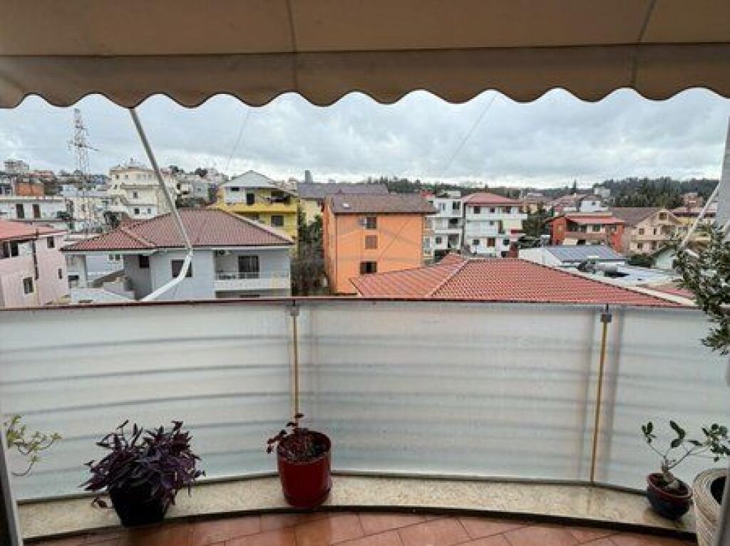 Shitet, Apartament 2+1, Rruga Gramoz Pashko.