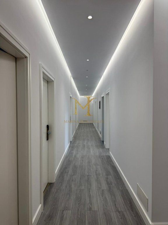 Mini Hotel 3-Katësh me 16 Dhoma + Bar-Kafe, pranë rrethrrotullimit në Plepa – 2,000 €/Muaj