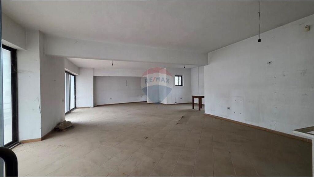 🏡 Vilë – Për Shitje – Rruga Ali Demi, Vlorë