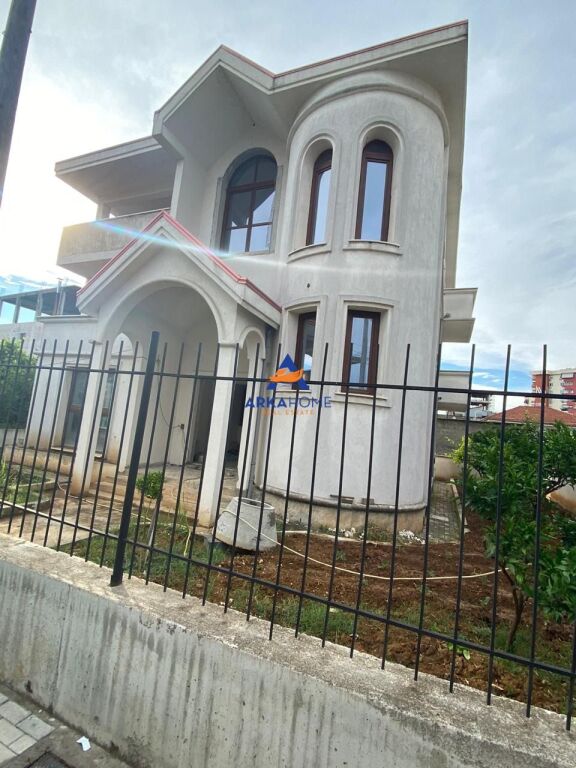 VILLA FOR SALE 414M2 "KOMBINAT" 80,000,000 LEKE