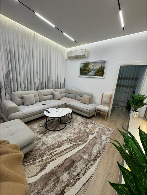 Shitet, Apartament 2+1, Fresk.