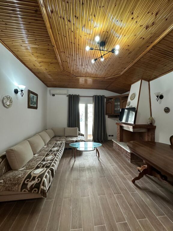 JEPET ME QIRA PAPAFINGO NE QENDER TE DURRESIT! 400 € /Muaj