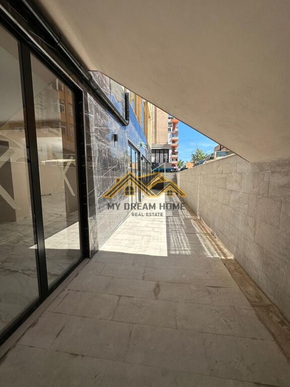 SHITET NJESI BISNESI NE PLAZH TEK PELIKANI DURRES!