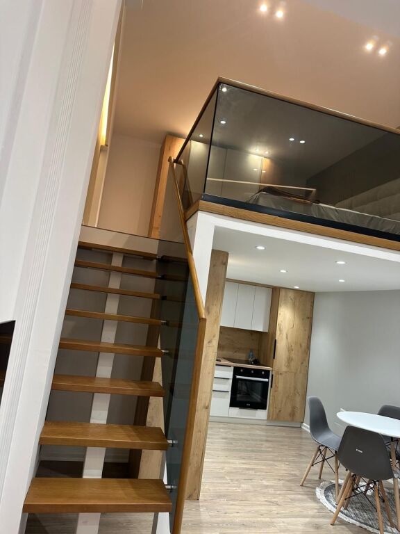 Jepet me qera duplex ne astir