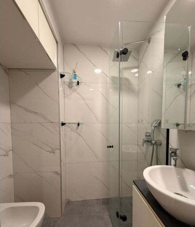 APARTAMENT ME QERA TEK SHESHI WILSON,TIRANA E RE