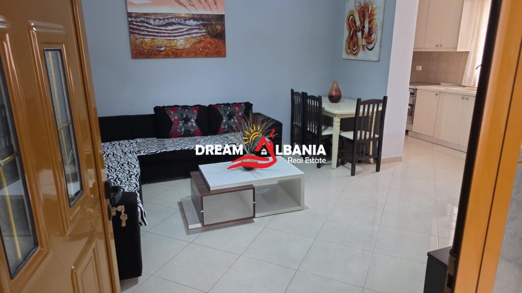 Jepet me qera kati i pare i nje vile ne zonen e Xhamllikut ( ID  4251435 )