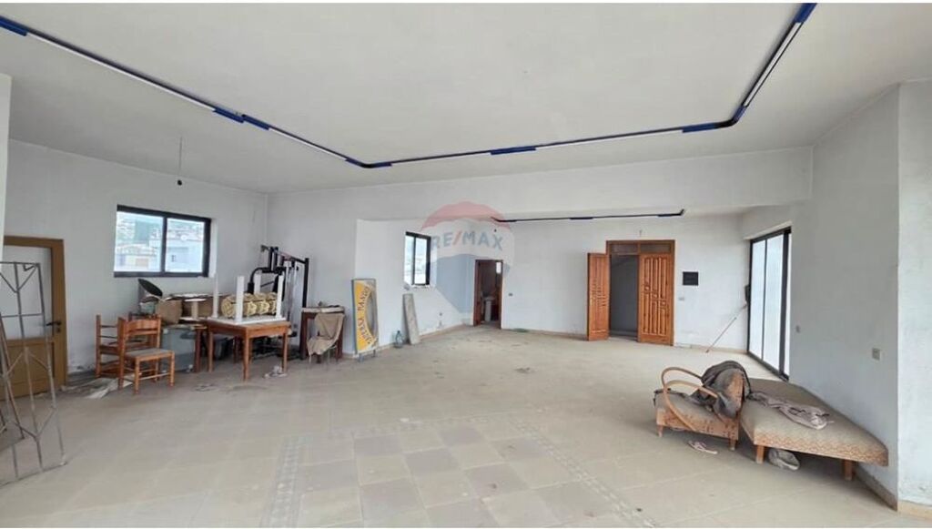 🏡 Vilë – Për Shitje – Rruga Ali Demi, Vlorë