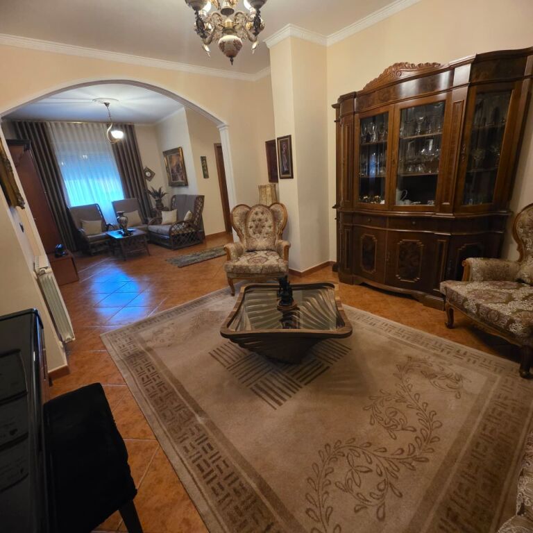 Shitet Apartament 3+2+3 Ballkone,Pranë Gjykatës, Durrës