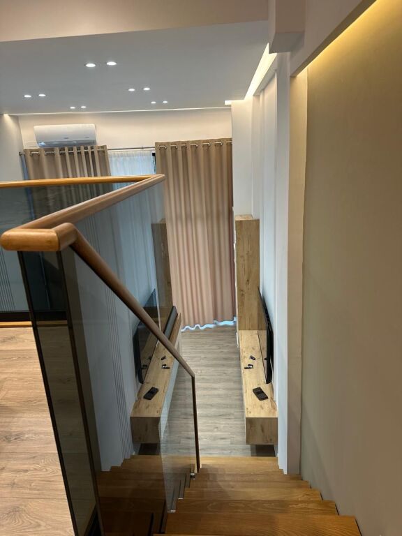 Jepet me qera duplex ne astir