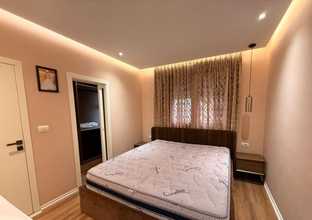 APARTAMENT ME QERA TEK SHESHI WILSON,TIRANA E RE
