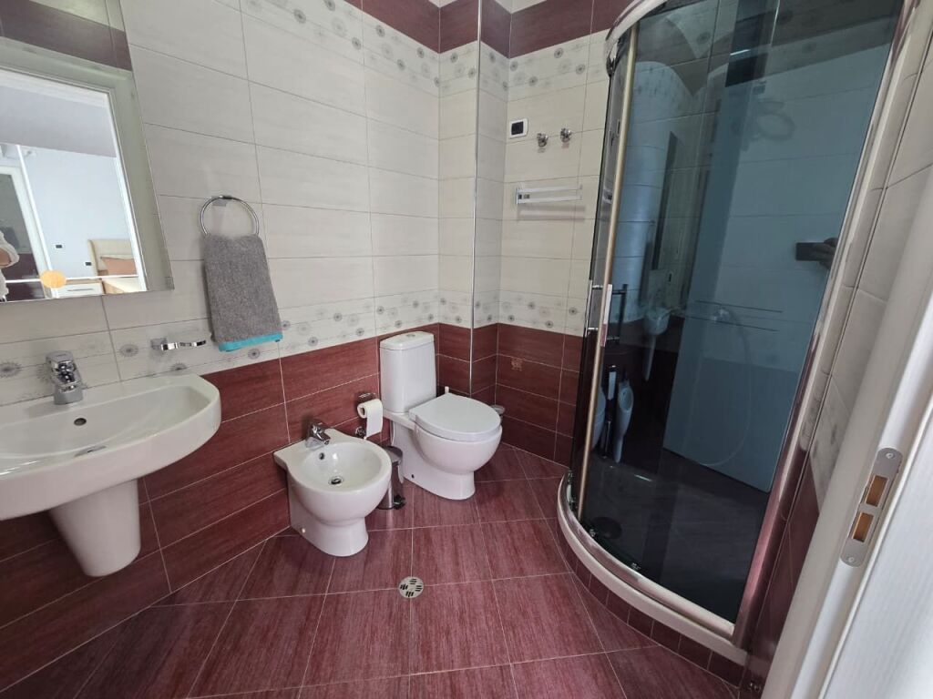 APARTAMENT/ PENTHOUSE 3+1 Me Verande+ POST PARKIMI | ME QIRA | KOPSHTI ZOOLOGJIK