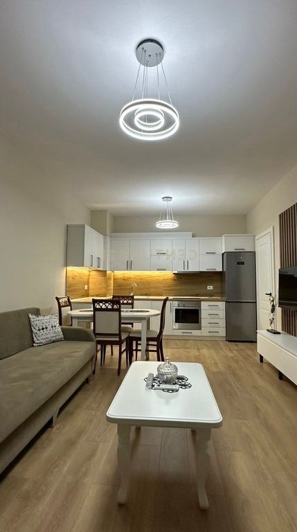 5 Maj apartament me qera 1+1