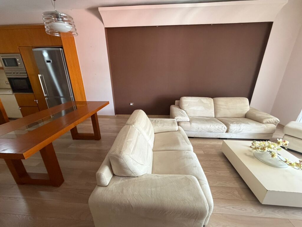 In affitto 2+1+2+ parcheggio LAGO ASCIUTTO VIA PETI 700€