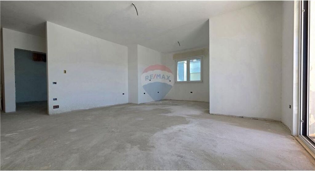 🏡 DUPLEX IN VENDITA – vicino alla Chiesa Ortodossa, Vlora