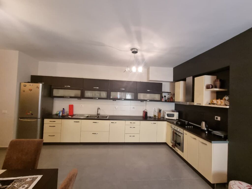 Vendesi in vendita 2+1, a Yzbrisht