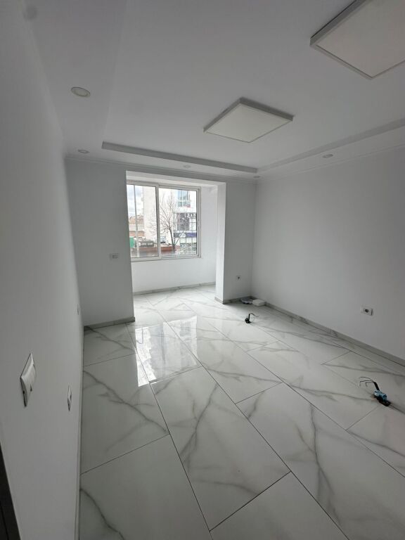 Apartment 1+1 for rent. DIBRES street 600 E