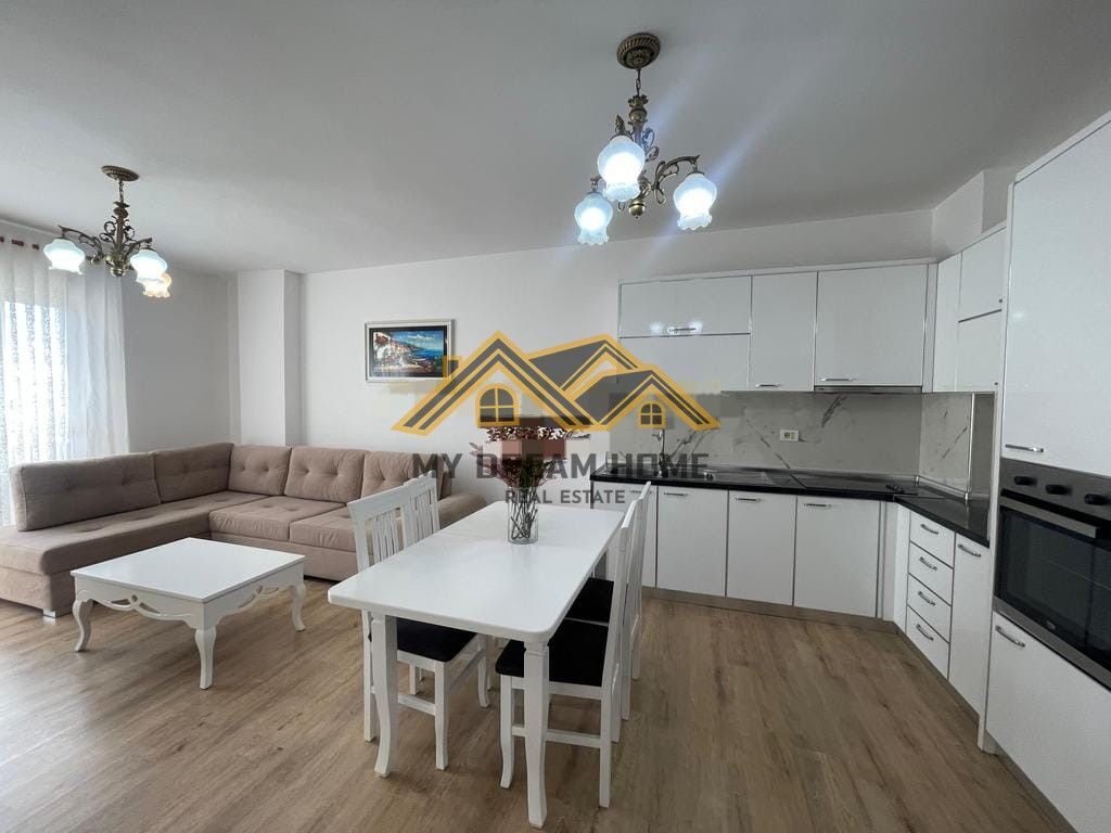 JEPET APARTAMENT 1+1 ME QIRA NE PLAZH HEKURUDHA , DURRES!!