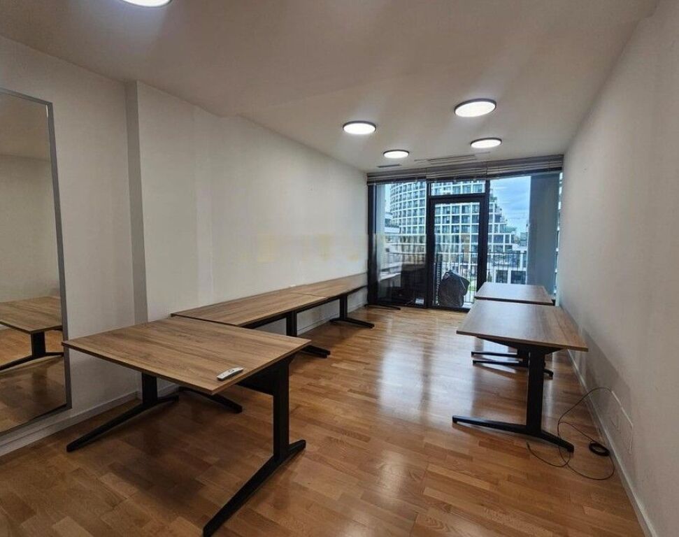 Tek Lake View, Jepet Me Qira Zyre Me Pamje Nga Liqeni, Bashke Me 3 Poste Parkimi