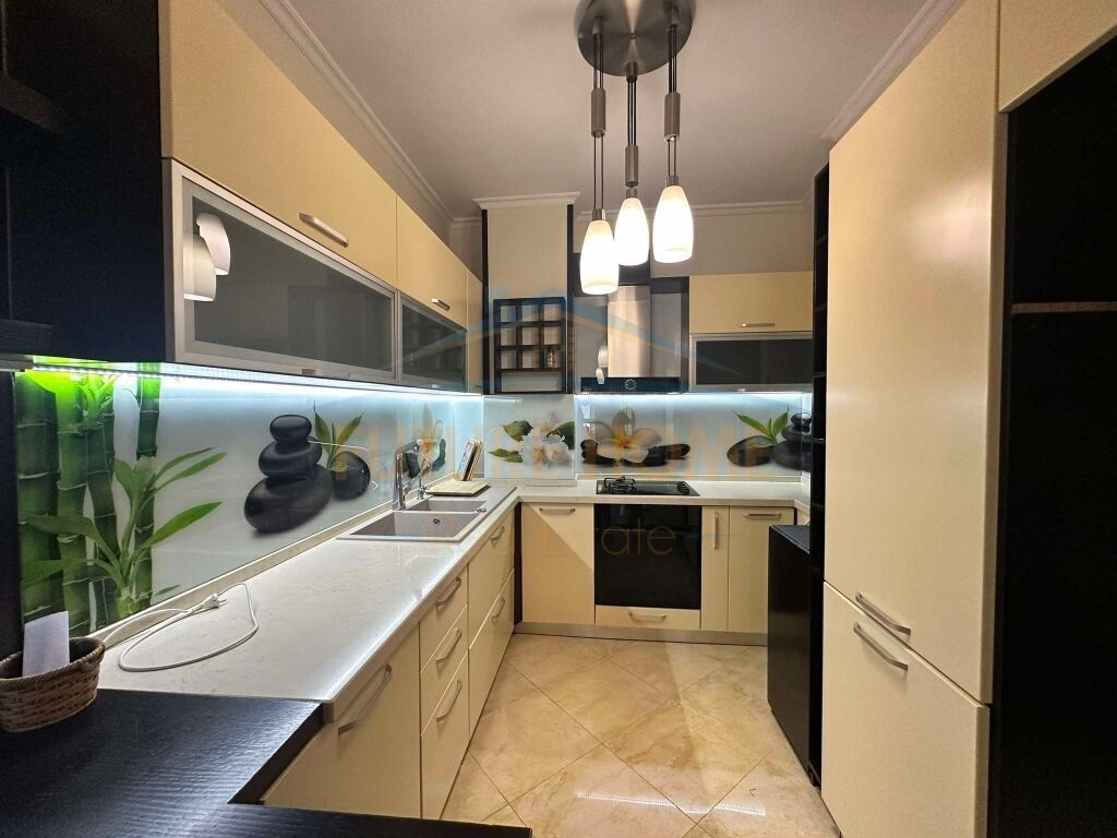 QERA APARTAMENT 2+1 UNAZA RE