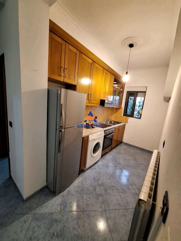 JEPET APARTAMENT ME QERA 2+1+1 "BULEVARDI I RI ,STACIONI TRENIT" 55000 LEKE