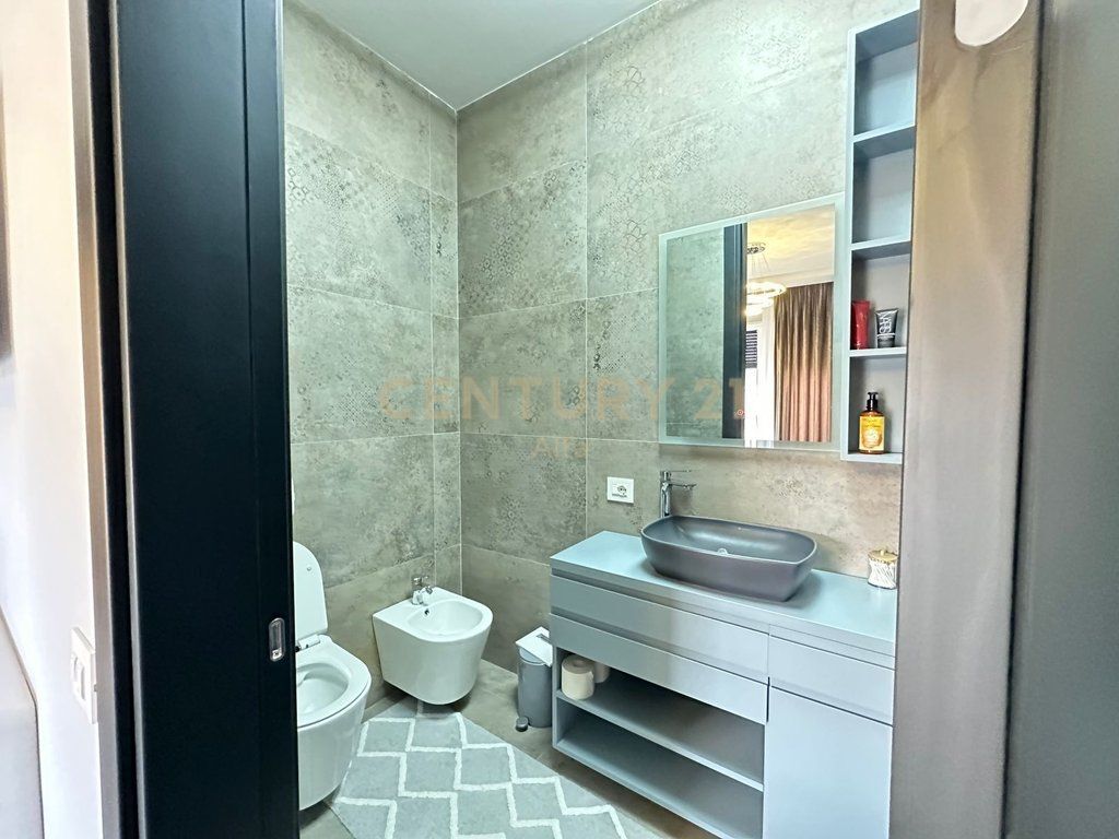 JEPET ME QIRA APARTAMENT 2+1+2 PRANE TEG TEK SECRET GARDEN