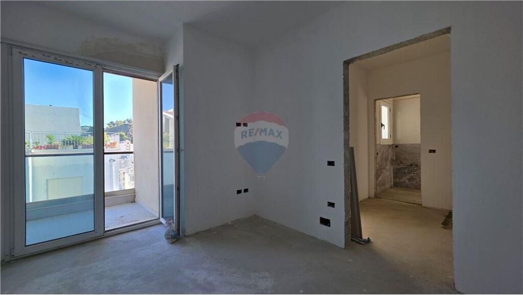 🏡 DUPLEX IN VENDITA – vicino alla Chiesa Ortodossa, Vlora