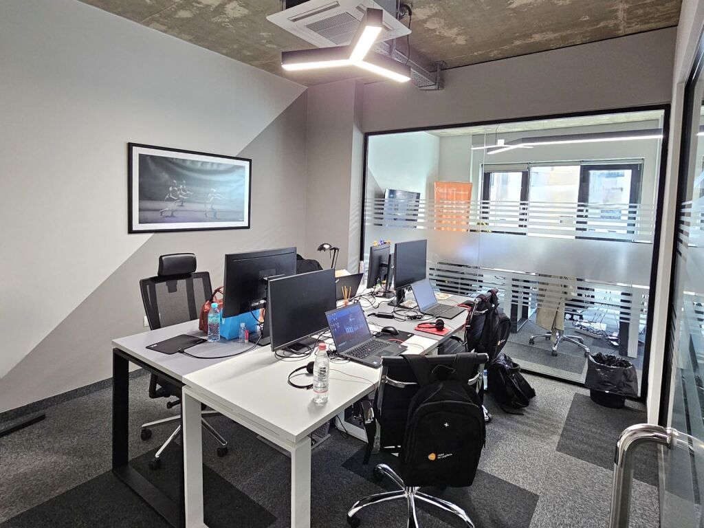 Zyre me qira , Rruga e Kosovareve