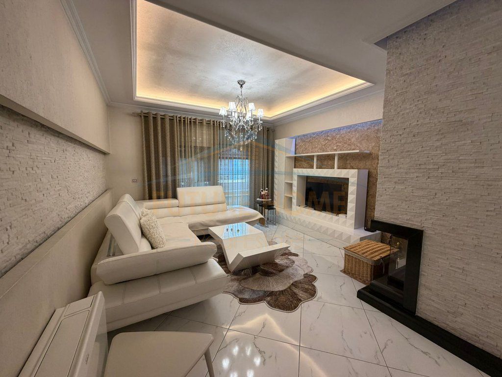 Rent, Apartment 3+1+2, Unaza e Re