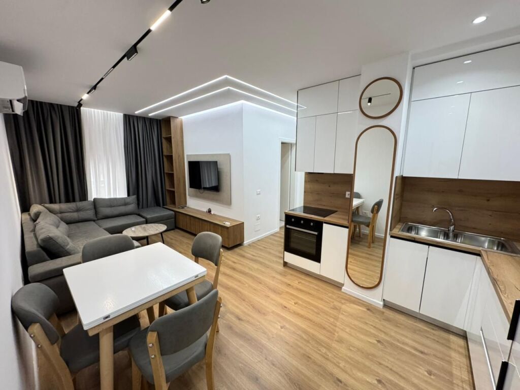 🏘️Jepen dy apartamente  me qera  2+1 + Parkim 📍 Adresa: Ali Demi, Kompleksi Kadiu💰 Çmimi: 60,000 lek / muaj 💰 Çmimi: 55,000 lek / muaj PA PARKIM