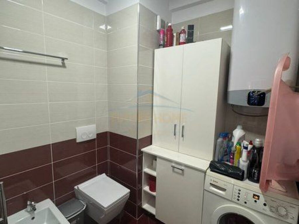 In vendita, Appartamento 1+1, Komuna e Parisit, Tirana.