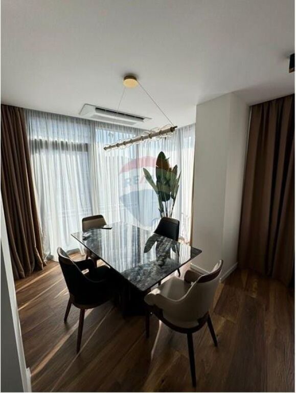 APARTAMENT 3+1+2+2 POSTE PARKIMI TE LAKE VIEW