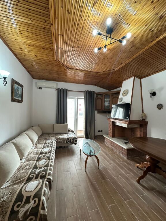 JEPET ME QIRA PAPAFINGO NE QENDER TE DURRESIT! 400 € /Muaj