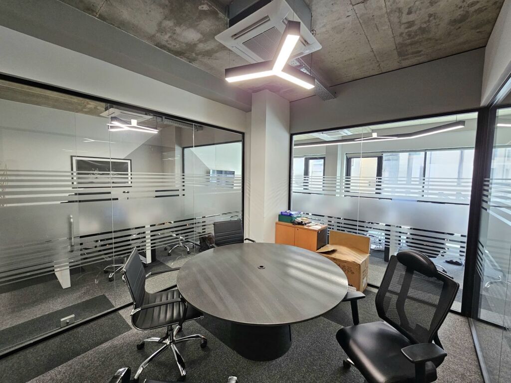 Zyre me qira , Rruga e Kosovareve