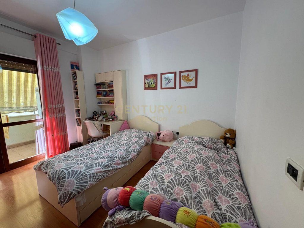 Apartament 2+1+2 per shitje tek Komuna e Parisit
