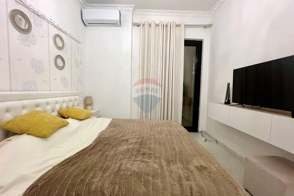 Apartament per qira, 1+1 i mobiluar te Square 21